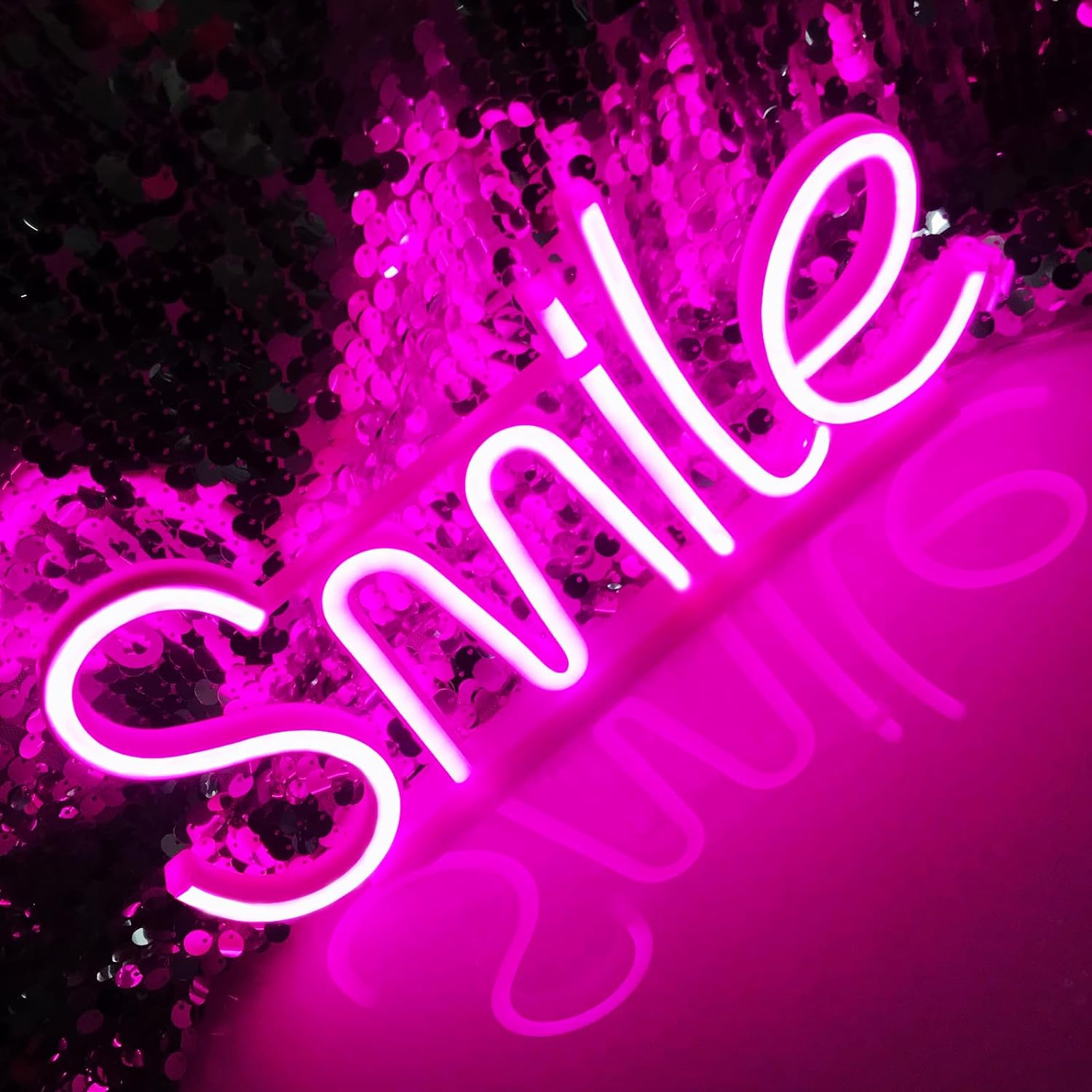 SMILE opplyst LED-skiltlys på veggen