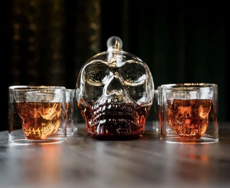 Skull Whisky karaffel med 3D-briller i form av en hodeskalle